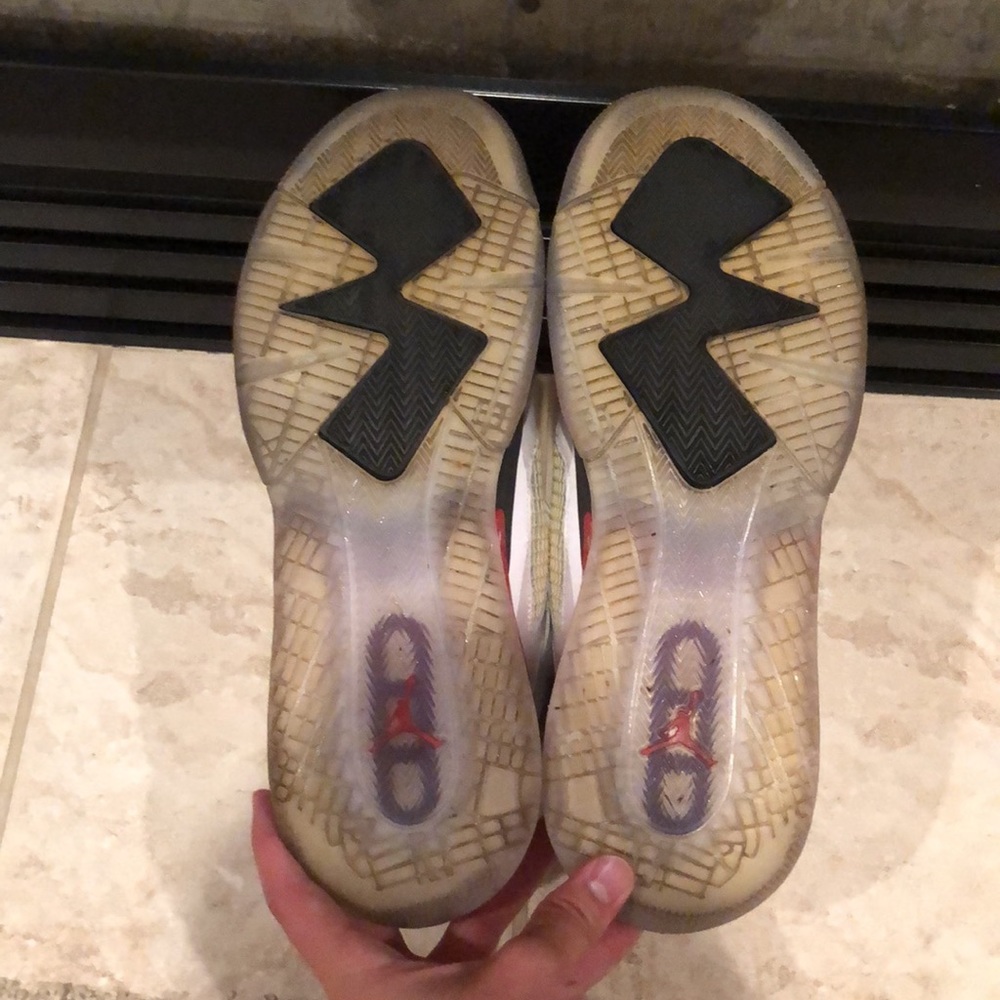 Jordan son of Mars 270. Fantastic condition, white and red, mens size 12. - Picture 6 of 8